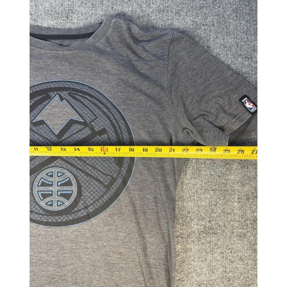 Denver Nuggets UNK NBA Gray Graphic T Shirt Men's Large Basketball Logo Tee